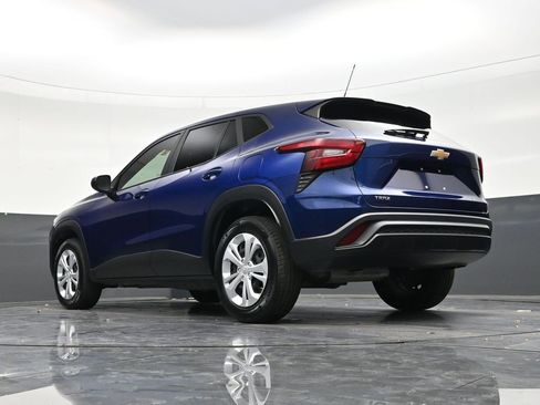 Used 2024 Chevrolet Trax LS FWD image 23
