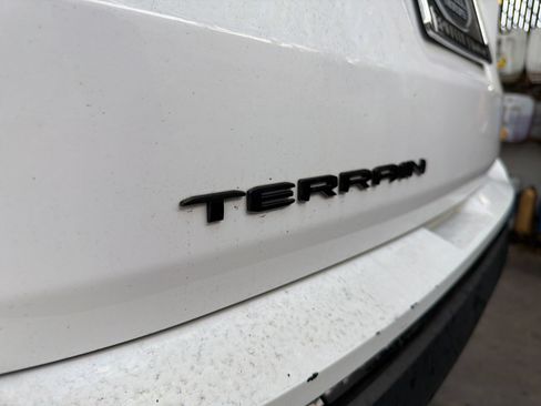 Used 2023 GMC Terrain SLE w/ Driver Convenience Package FWD image 18