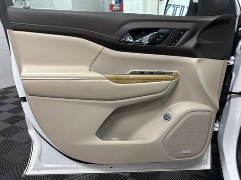 Used 2019 GMC Acadia Denali w/ Technology Package image 18