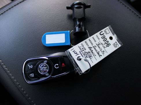 Used 2022 Buick Enclave Avenir w/ Avenir Technology Package image 34