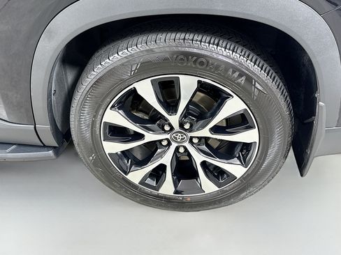Used 2025 Toyota Grand Highlander AWD Hybrid image 28