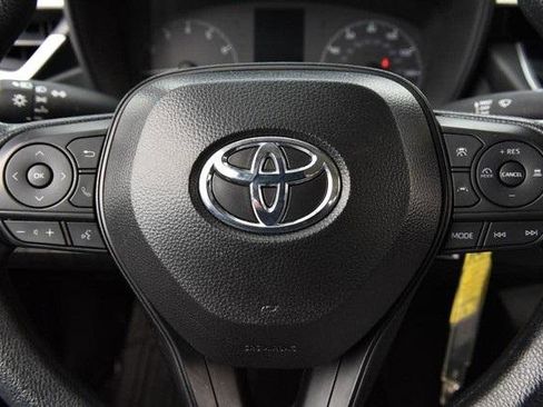 Used 2025 Toyota Corolla LE image 15