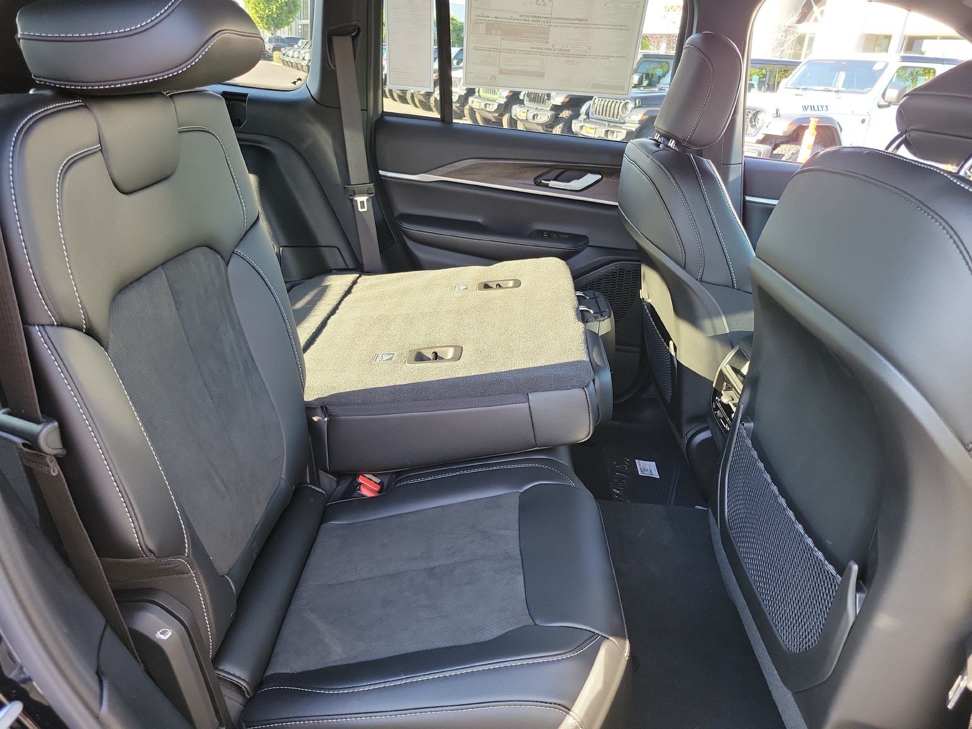 New 2026 Jeep Grand Cherokee Altitude AWD/4WD image 18