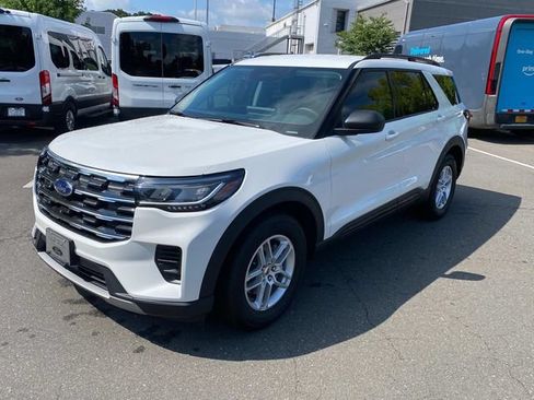 New 2026 Ford Explorer Active RWD image 3