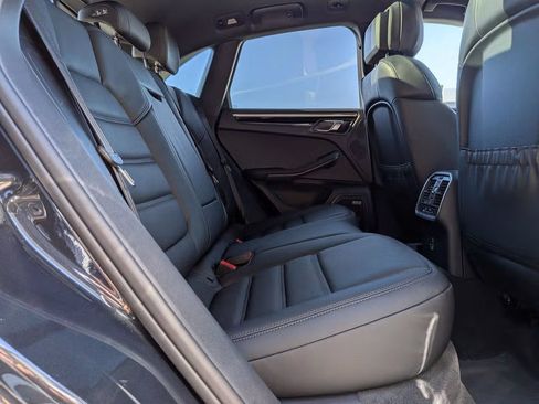 Certified 2026 Porsche Macan AWD/4WD image 24