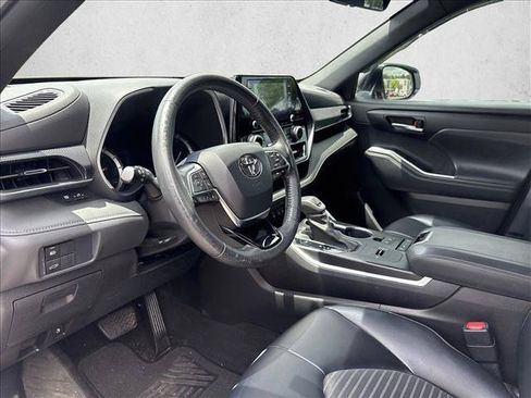 Used 2021 Toyota Highlander XSE FWD image 9