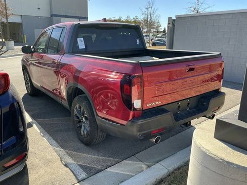 Used 2025 Honda Ridgeline Sport image 12