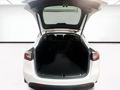 Used 2023 Tesla Model Y Performance AWD/4WD image 19