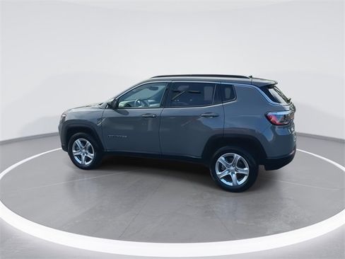 Used 2024 Jeep Compass Latitude image 6