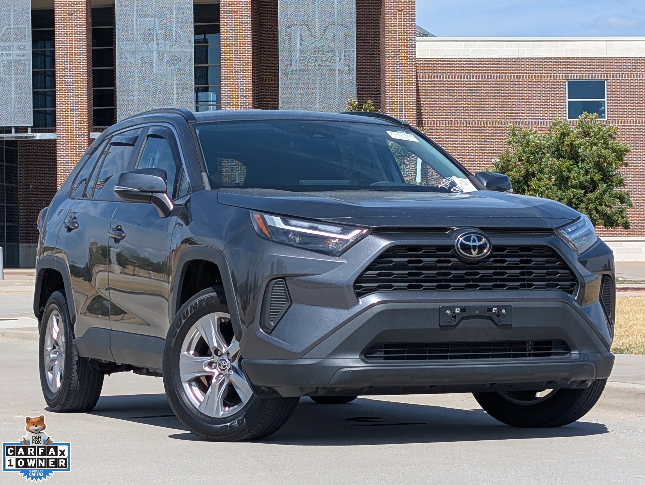 Used 2022 Toyota RAV4 XLE AWD/4WD image 2