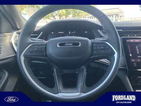 Used 2024 Jeep Grand Cherokee Limited w/ Luxury Tech Group II AWD/4WD image 9