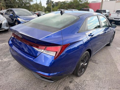 Used 2023 Hyundai Elantra SEL FWD image 6