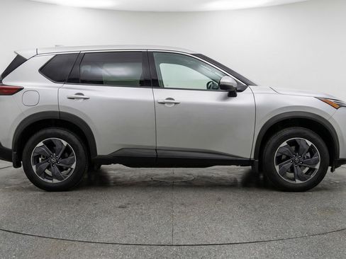 Used 2025 Nissan Rogue SV image 11