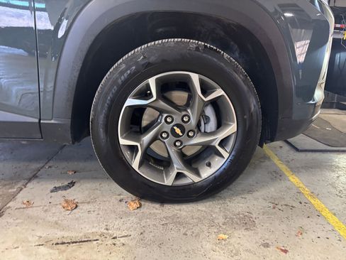 Used 2025 Chevrolet Trax LT image 29