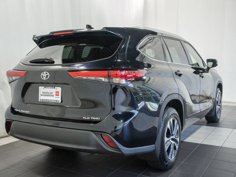 Used 2022 Toyota Highlander XLE AWD/4WD image 4
