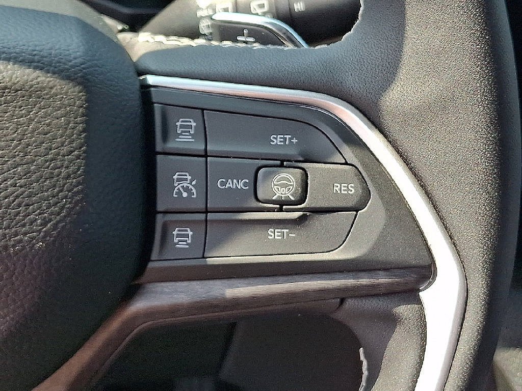 Used 2026 Jeep Grand Cherokee Altitude AWD/4WD image 23