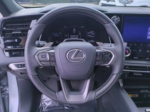 Used 2025 Lexus RX 350h w/ Convenience Package image 18
