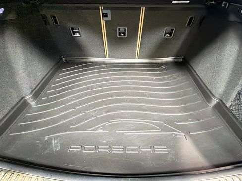 Used 2025 Porsche Macan image 13