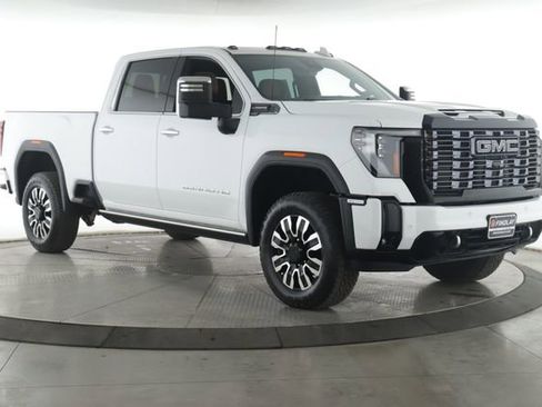 Used 2026 GMC Sierra 3500 Denali Ultimate AWD/4WD image 2