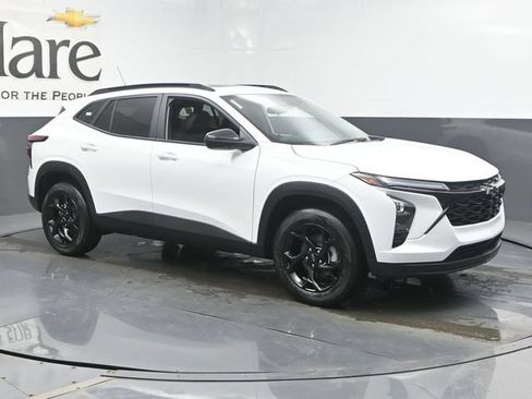 New 2026 Chevrolet Trax LT w/ Sunroof Package FWD image 6