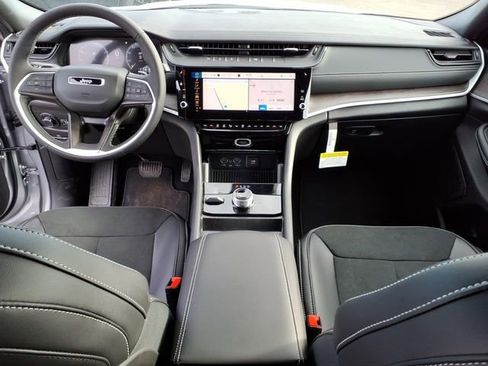 New 2026 Jeep Grand Cherokee Altitude AWD/4WD image 25