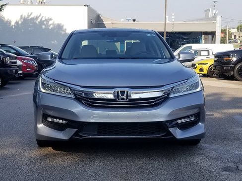 Used 2017 Honda Accord Touring image 2