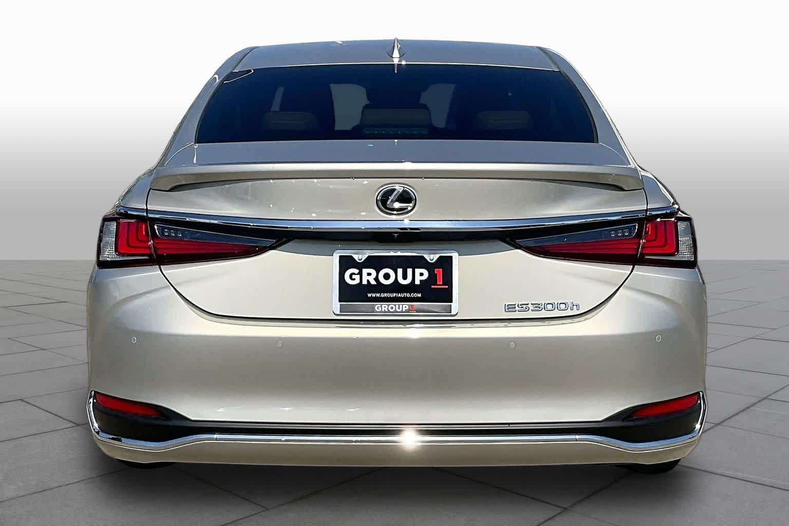 Used 2024 Lexus ES 300h Ultra Luxury w/ Accessory Package (Z2) FWD image 5