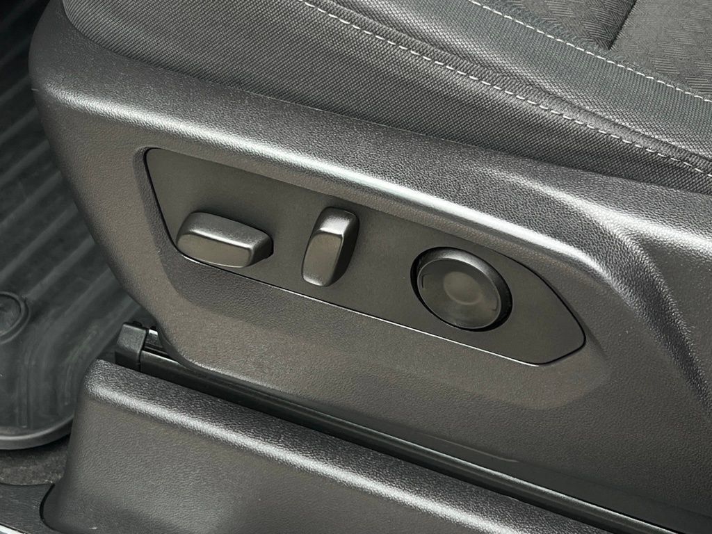 Used 2025 Chevrolet Silverado 1500 LT RWD image 7