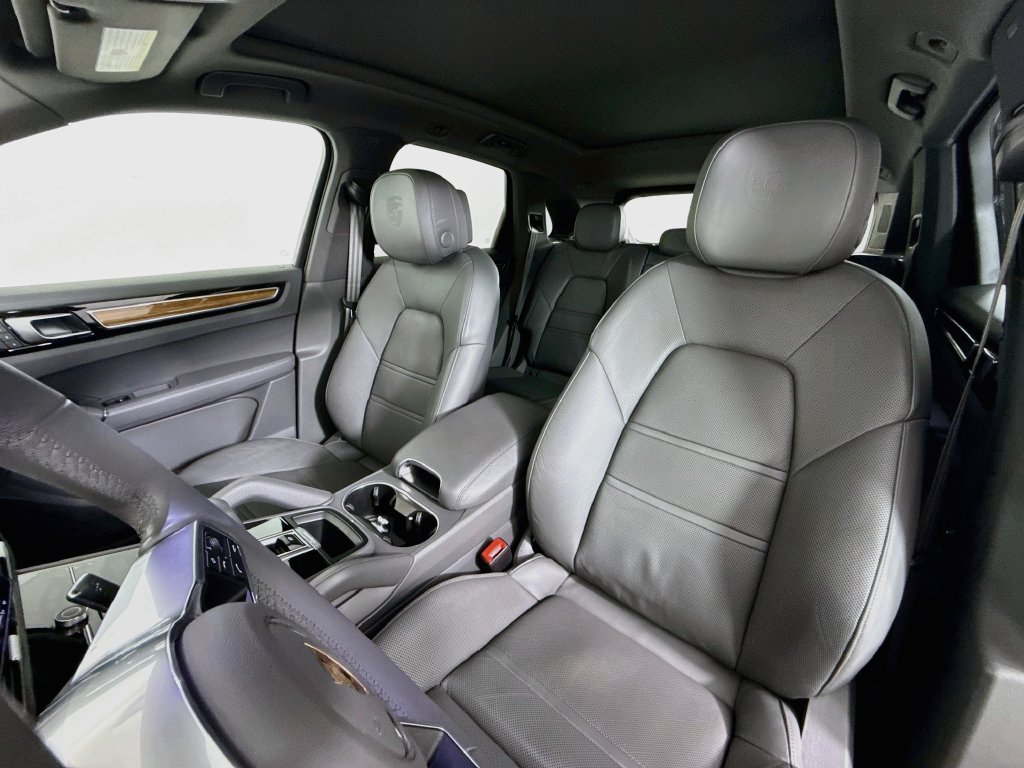 Certified 2023 Porsche Cayenne AWD/4WD image 5