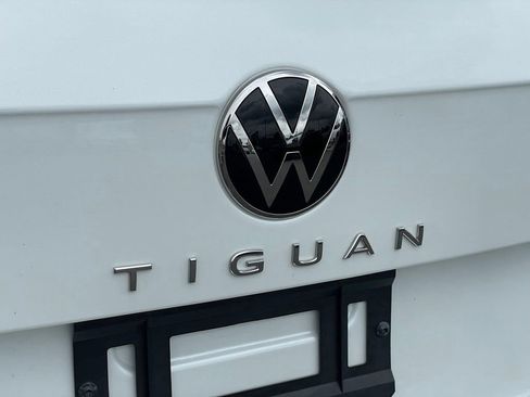 Certified 2024 Volkswagen Tiguan SE R-Line AWD/4WD image 31