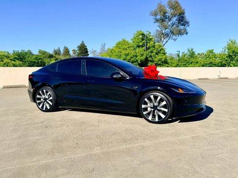 Used 2024 Tesla Model 3 Standard Range RWD image 5