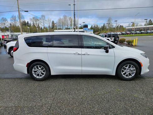 New 2026 Chrysler Voyager LX FWD image 6