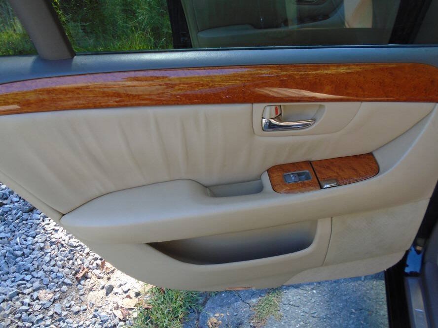 Used 2005 Lexus LS 430 RWD image 19