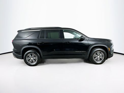 Used 2025 Chevrolet Traverse LT image 10