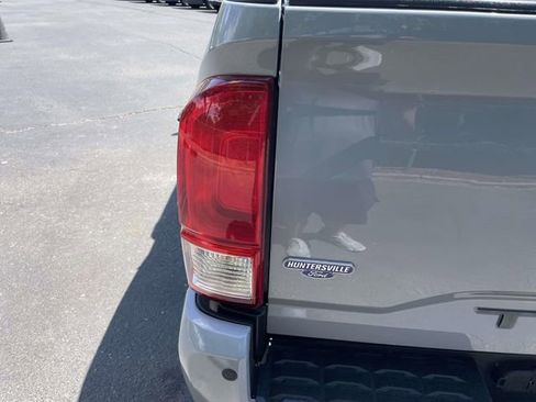 Used 2019 Toyota Tacoma TRD Sport AWD/4WD image 32