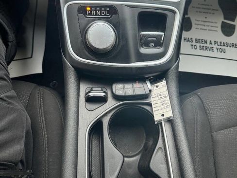 Used 2016 Chrysler 200 Limited image 32