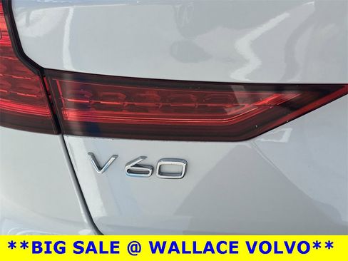 Used 2025 Volvo V60 B5 Cross Country Plus image 8