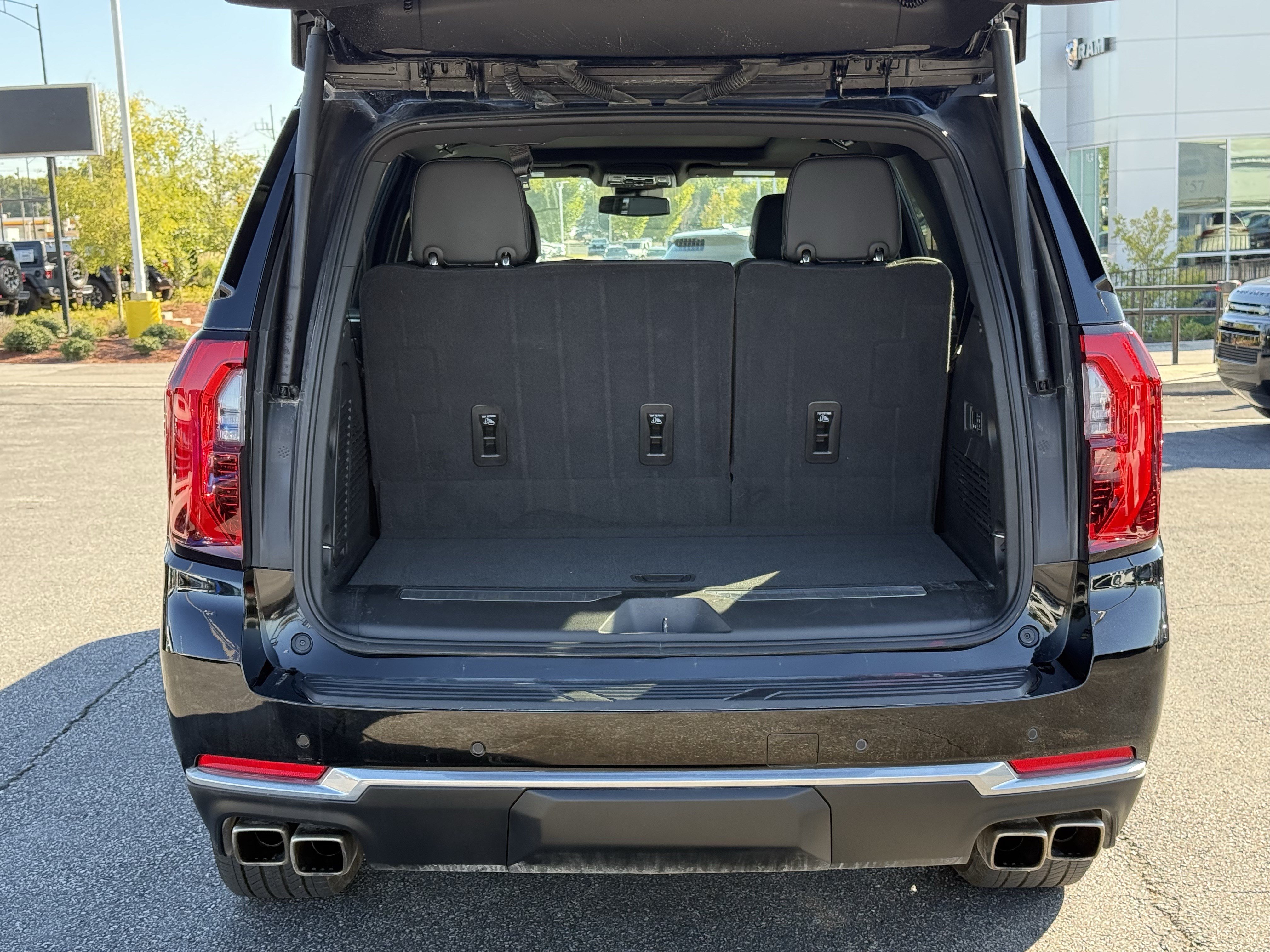 Used 2026 GMC Yukon Denali w/ Sun & Power Step Package AWD/4WD image 35