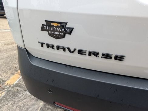 Used 2023 Chevrolet Traverse RS w/ LPO, Floor Liner Package FWD image 8