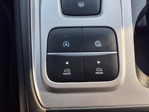 Used 2023 Ford Explorer XLT image 11