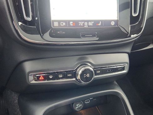 Certified 2025 Volvo XC40 B5 Plus image 19