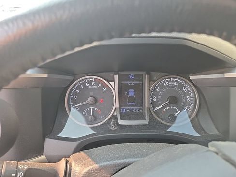 Used 2020 Toyota Tacoma SR5 AWD/4WD image 13
