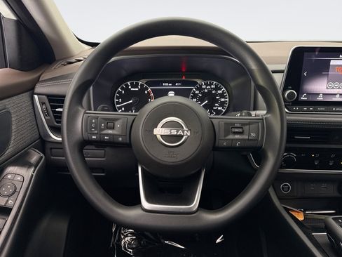 Used 2023 Nissan Rogue S image 12