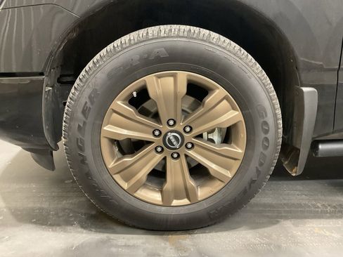 Used 2024 Nissan Titan SV w/ SV Bronze Edition Package image 6