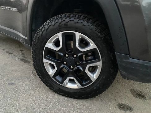Used 2018 Jeep Compass Trailhawk w/ Cold Weather Group AWD/4WD image 5