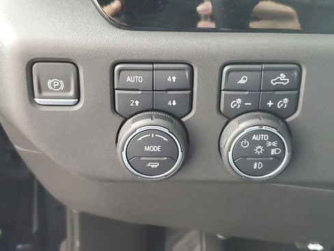 Used 2024 Chevrolet Silverado 1500 ZR2 image 27