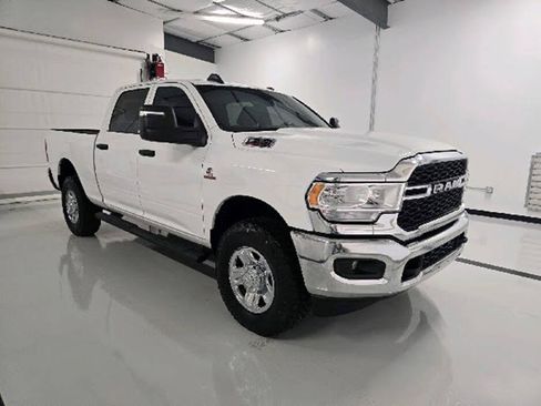 Used 2024 RAM 2500 Tradesman w/ Chrome Appearance Group AWD/4WD image 3