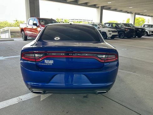 Used 2022 Dodge Charger SXT RWD image 4