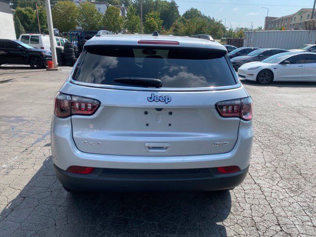 Used 2025 Jeep Compass Latitude AWD/4WD image 6