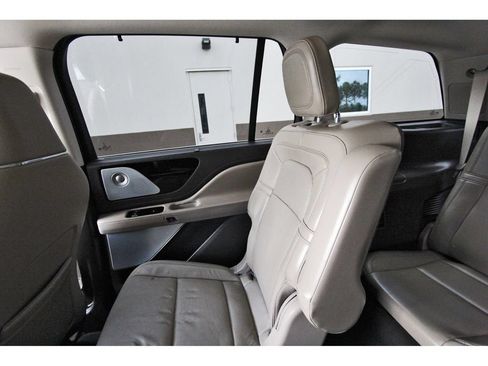 Used 2022 Lincoln Aviator Reserve w/ Equipment Group 201A AWD/4WD image 14
